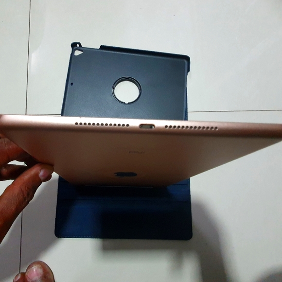 IPAD 6TH GEN 128GB Cellular/Wifi - Picture 6 of 16